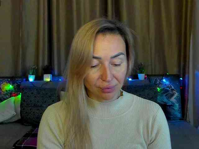 Jullyblondkiss webcam