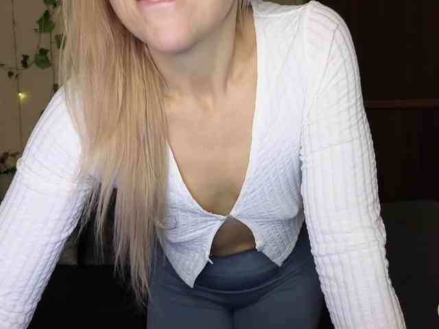 Jullyblondkiss webcam