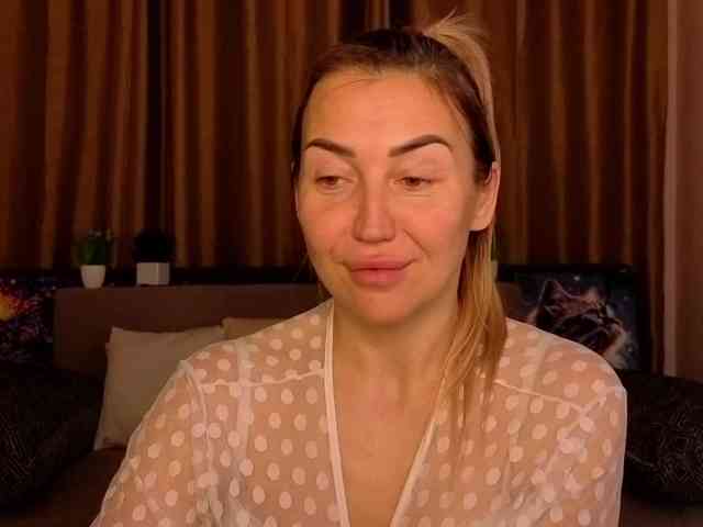 Jullyblondkiss webcam