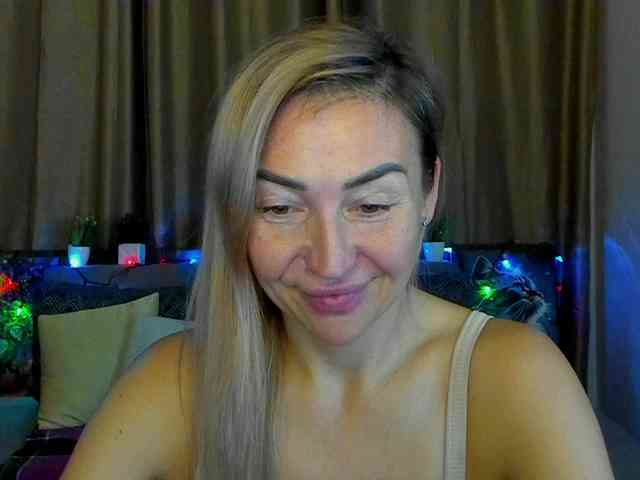 Jullyblondkiss webcam