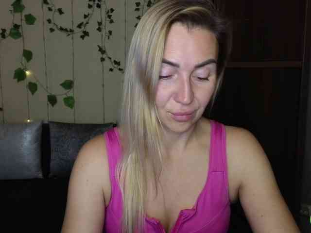 Jullyblondkiss webcam