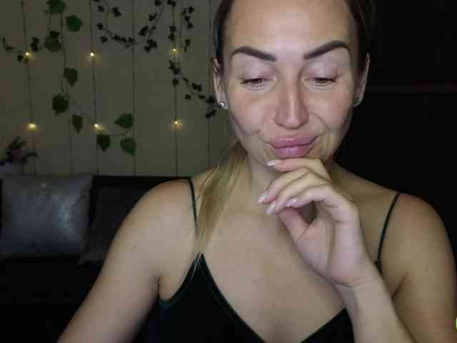 Jullyblondkiss webcam