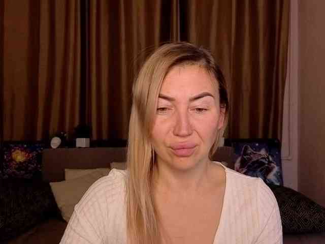 Jullyblondkiss webcam