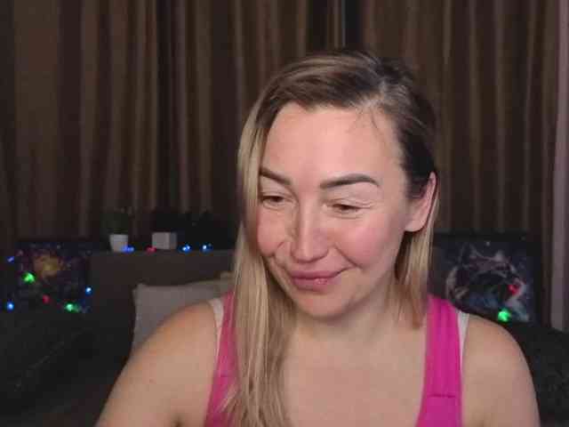 Jullyblondkiss webcam