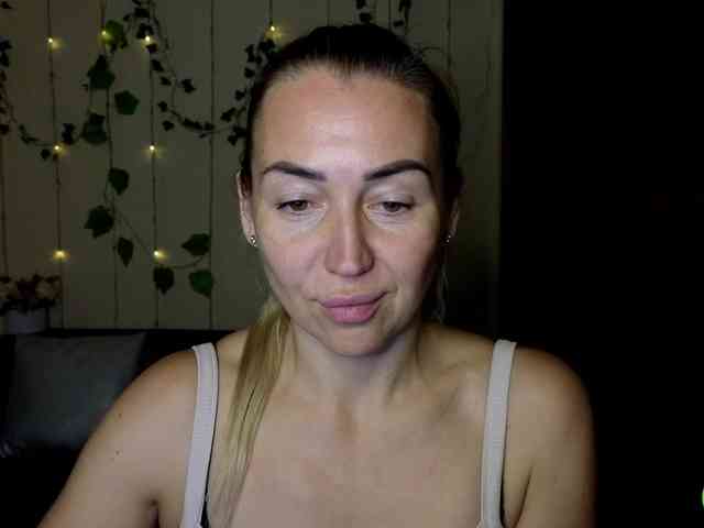 Jullyblondkiss webcam