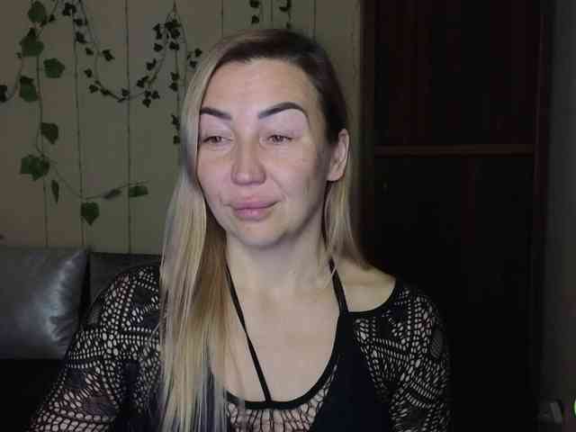 Jullyblondkiss webcam