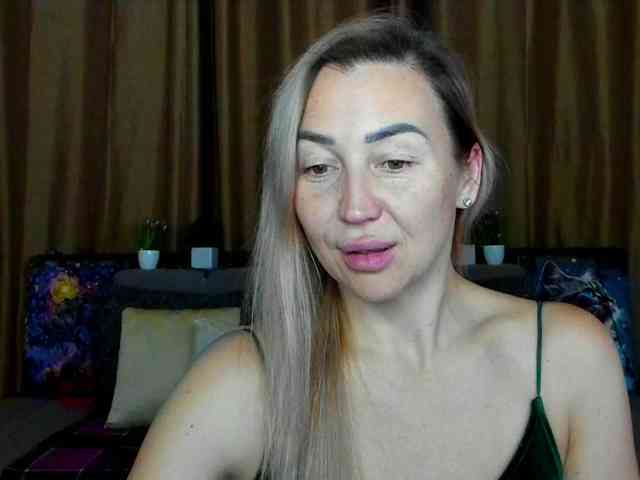 Jullyblondkiss webcam