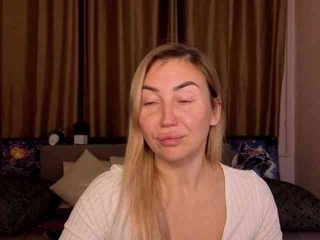 Jullyblondkiss webcam