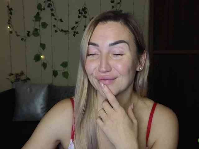 Jullyblondkiss webcam