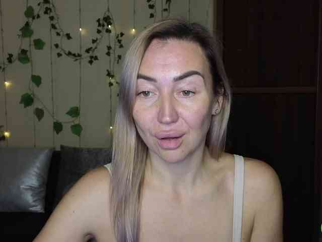 Jullyblondkiss webcam