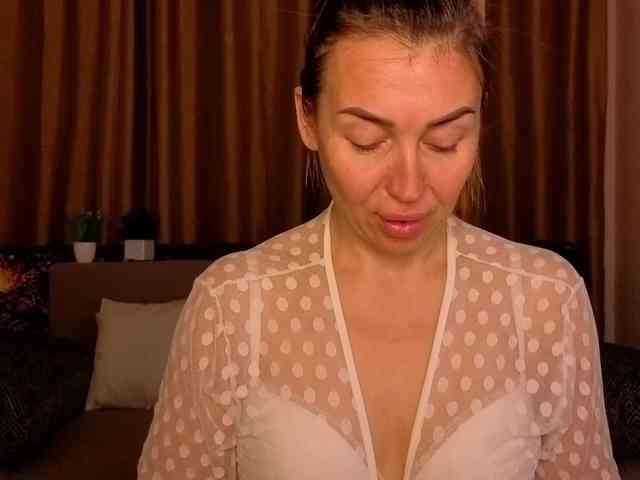 Jullyblondkiss webcam