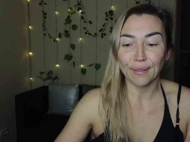 Jullyblondkiss webcam