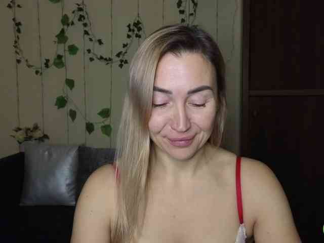 Jullyblondkiss webcam