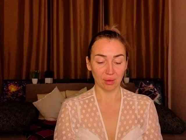 Jullyblondkiss webcam