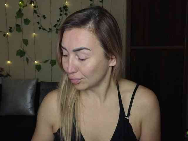 Jullyblondkiss webcam