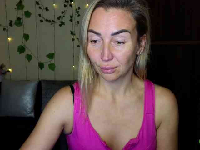 Jullyblondkiss webcam