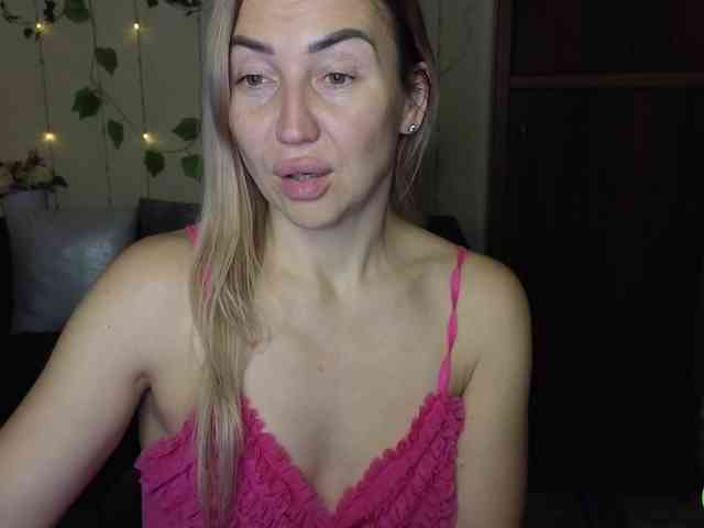 Jullyblondkiss webcam