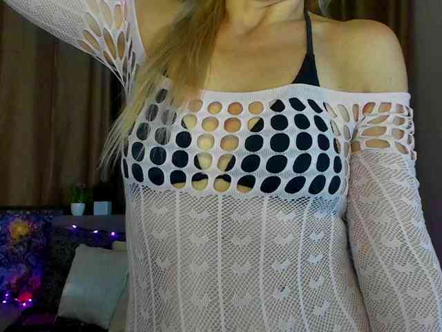Jullyblondkiss webcam