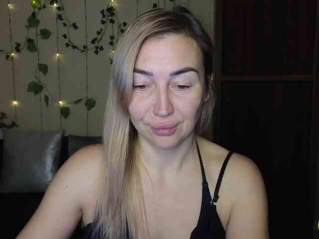 Jullyblondkiss webcam