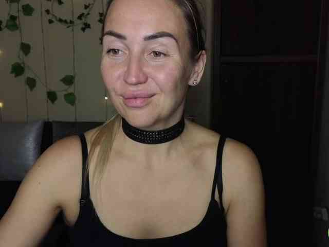 Jullyblondkiss webcam