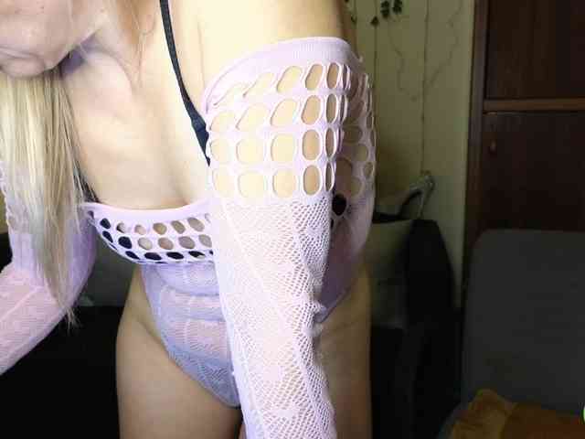 Jullyblondkiss webcam