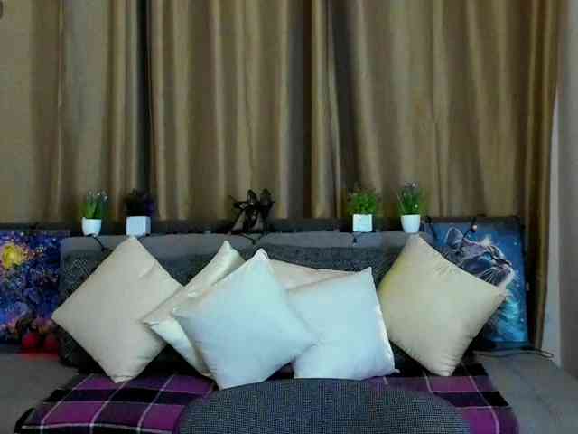 Jullyblondkiss webcam