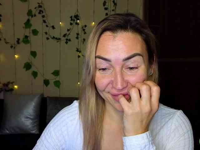 Jullyblondkiss webcam