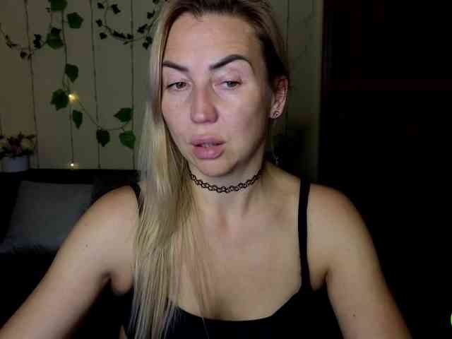 Jullyblondkiss webcam