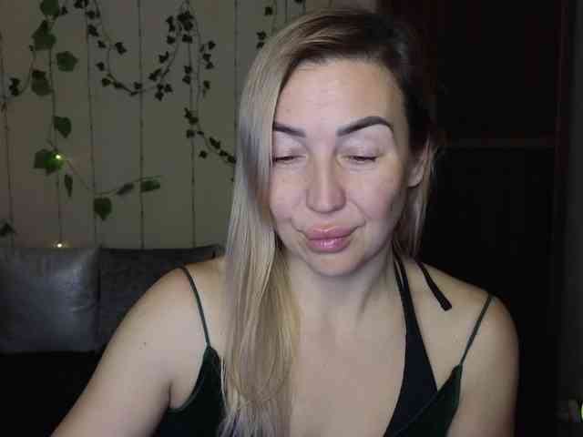 Jullyblondkiss webcam