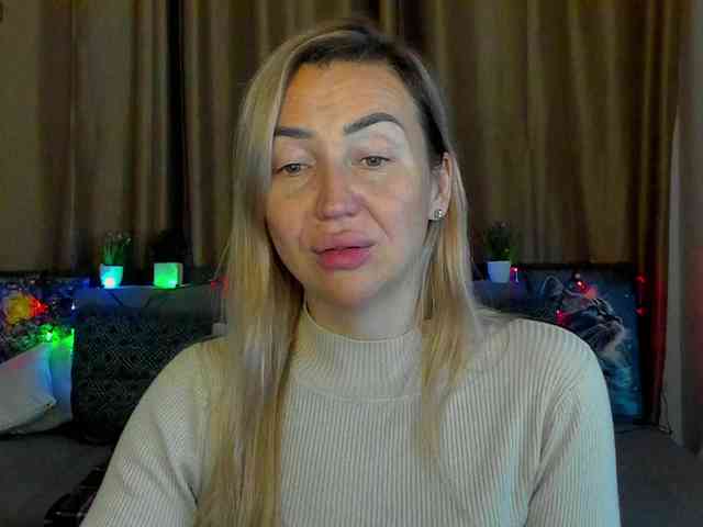 Jullyblondkiss webcam