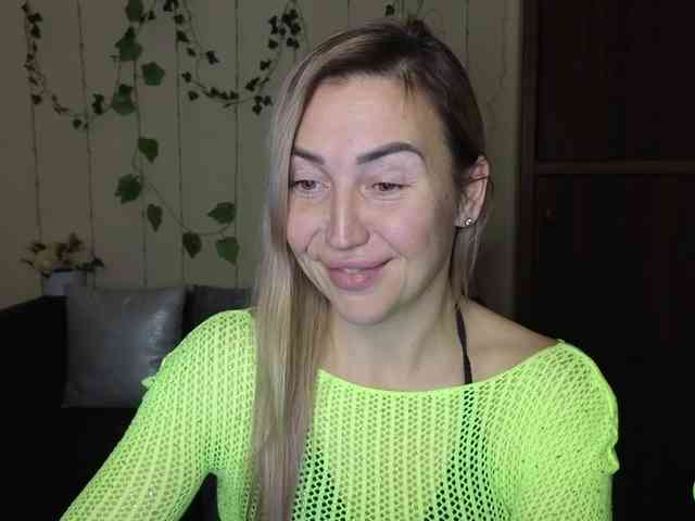 Jullyblondkiss webcam