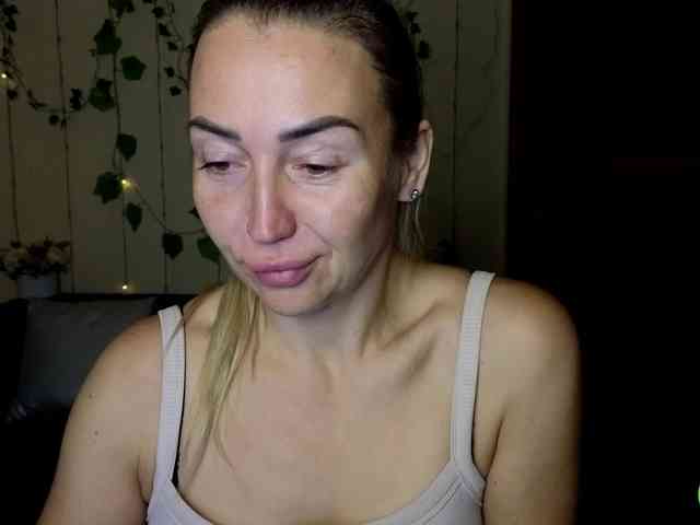 Jullyblondkiss webcam
