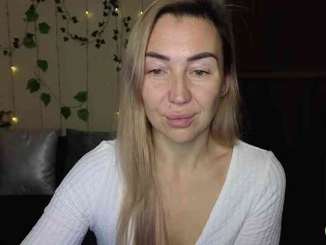 Jullyblondkiss webcam