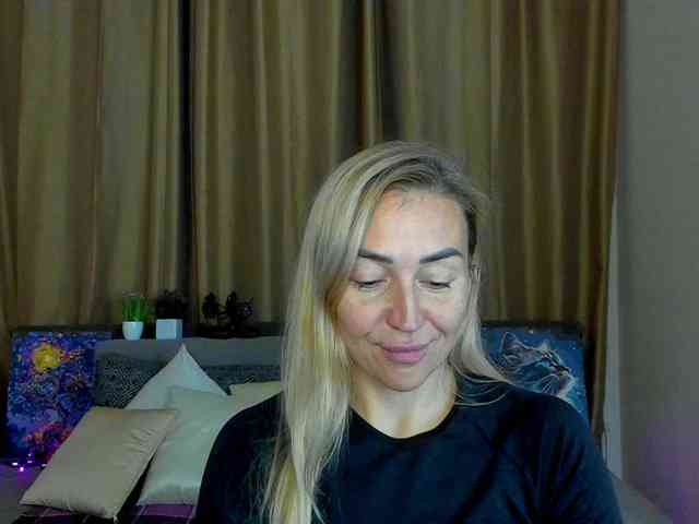 Jullyblondkiss webcam