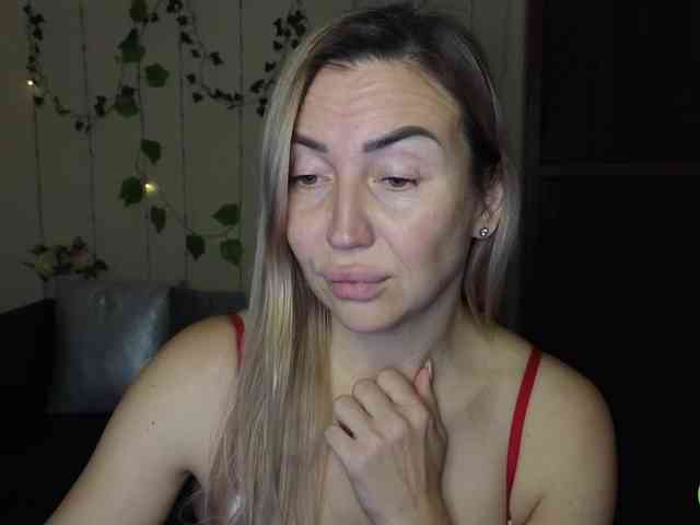 Jullyblondkiss webcam