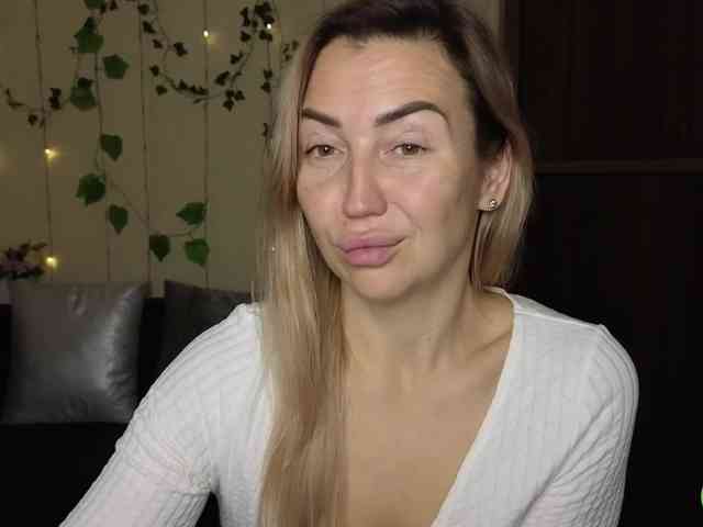 Jullyblondkiss webcam