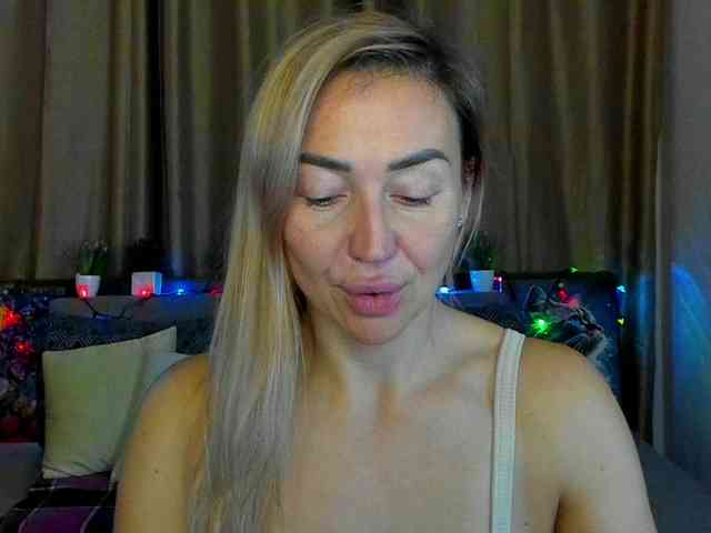 Jullyblondkiss webcam