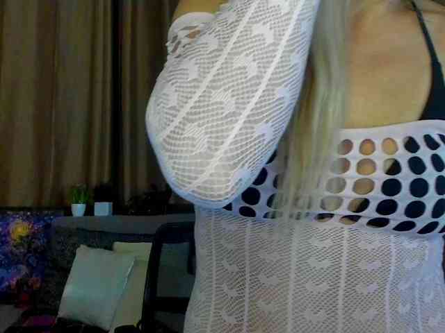 Jullyblondkiss webcam