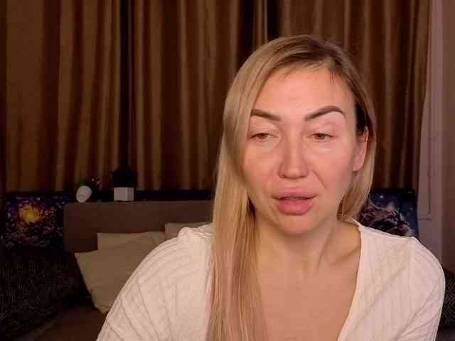 Jullyblondkiss webcam