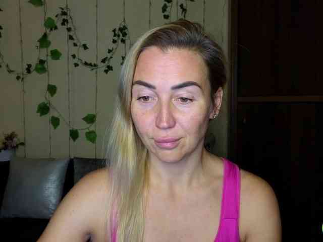 Jullyblondkiss webcam