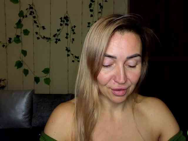 Jullyblondkiss webcam