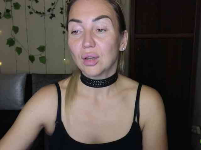 Jullyblondkiss webcam