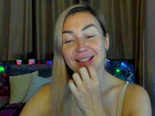 Jullyblondkiss webcam