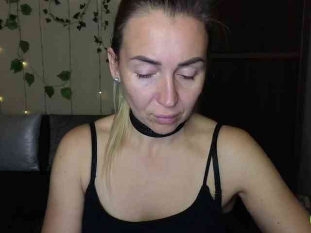 Jullyblondkiss webcam