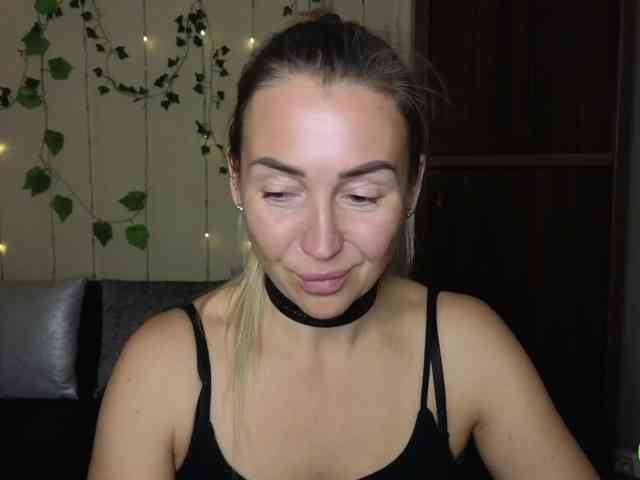 Jullyblondkiss webcam