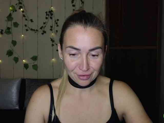 Jullyblondkiss webcam