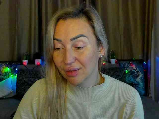 Jullyblondkiss webcam