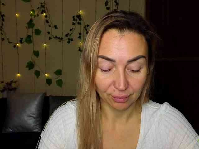 Jullyblondkiss webcam