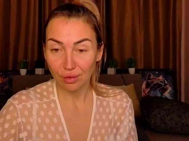 Jullyblondkiss webcam