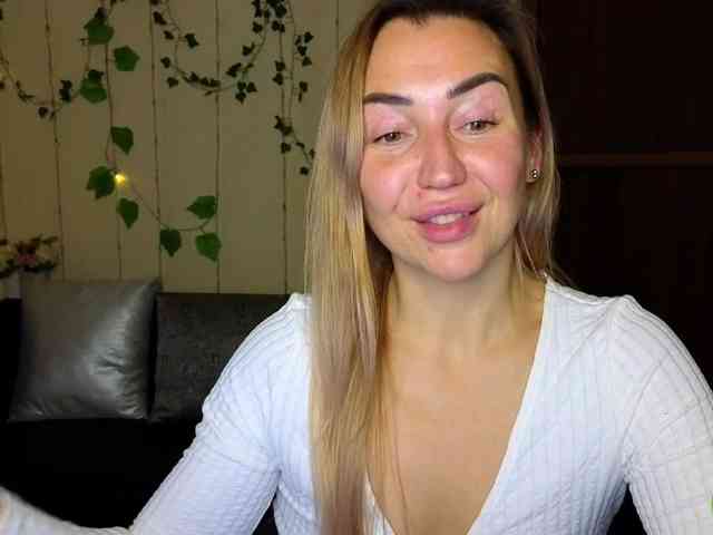 Jullyblondkiss webcam